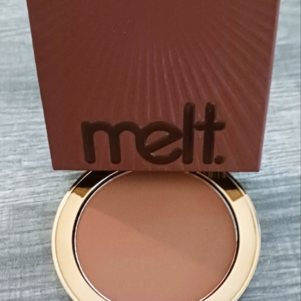 Melt matte bronzer